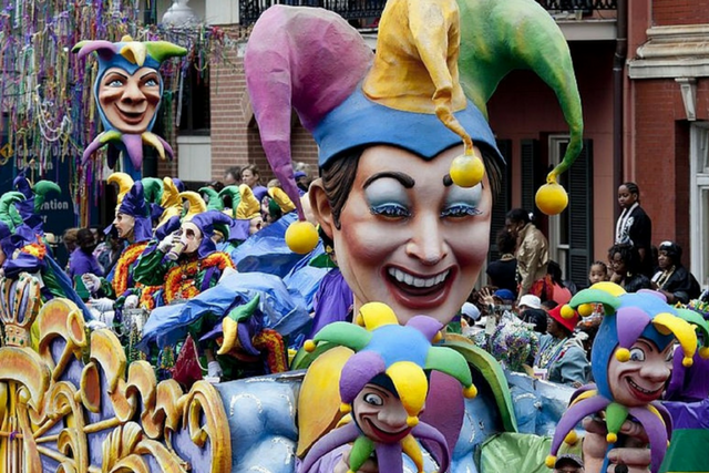 7 New Orleans Mardi Gras Traditions and Their History