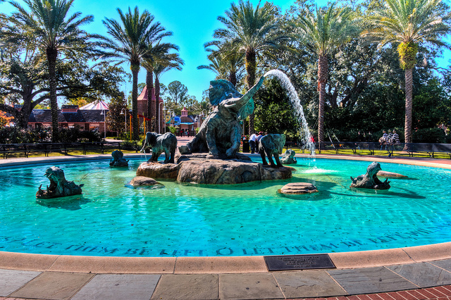 Before heading into Cool Zoo to experience the “Gator Run” lazy river, pay a visit to the iconic elephants fountain inside Audubon Zoo. (Photo courtesy Flickr user Michael Hicks.)